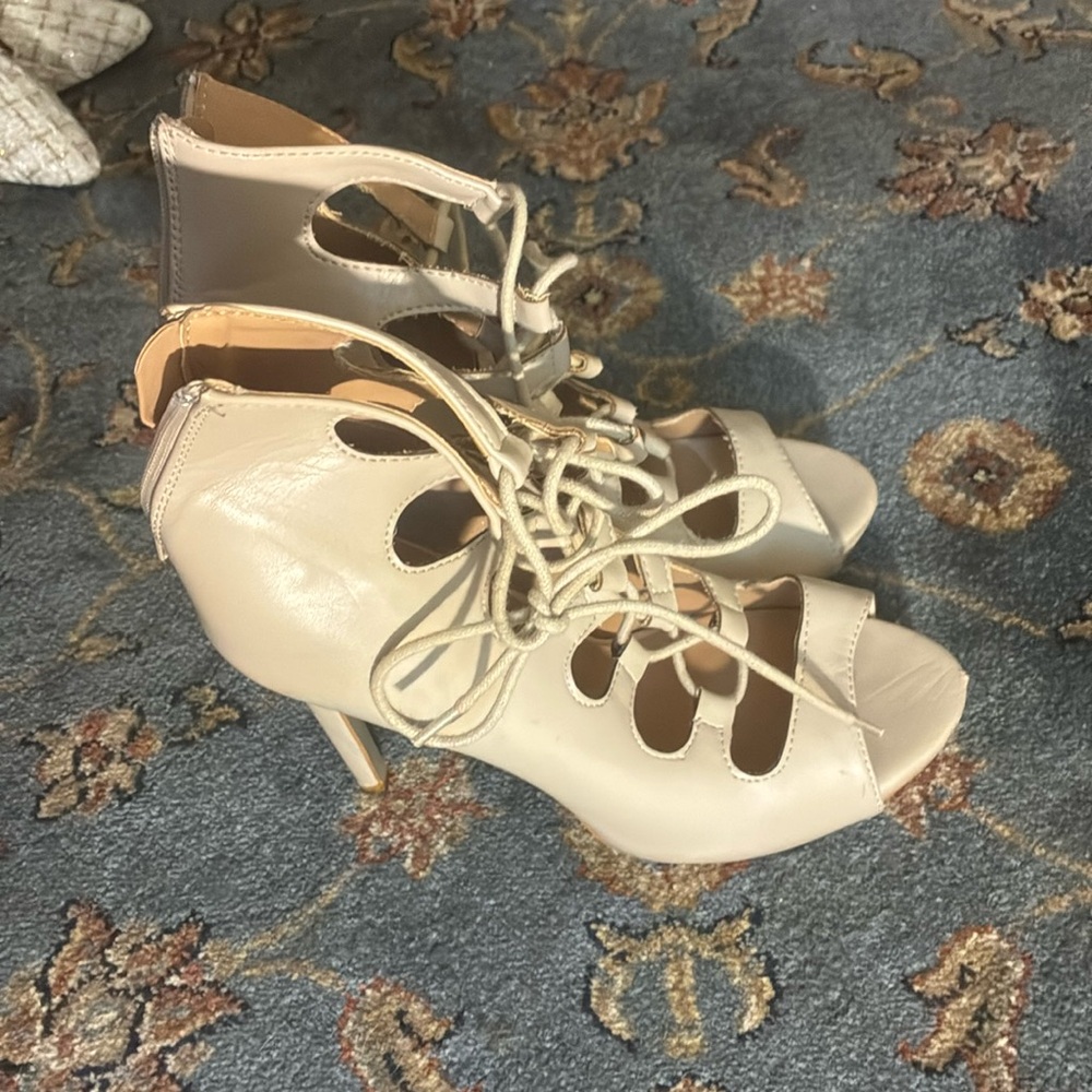 Cream colored heels from GLAZE.
